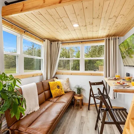 Ganesh Tiny Home At Ichetucknee Springs